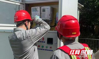 国网株洲供电公司：高温下轮换老旧电表，守护城市“光明脉搏”